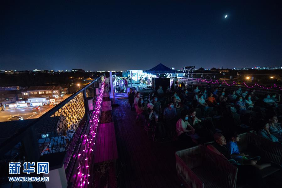 ���Ļ�����1����ʮ�ñ������H�Ӱ���e��¶���ӳ���