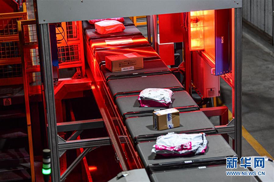 (經濟)(4)迎接“雙十一” 快遞分揀忙