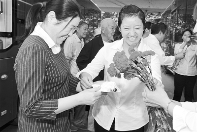 ���ݹ����펽��·Ů܇�L��Ů�˿͹��ȹ�(ji��)��