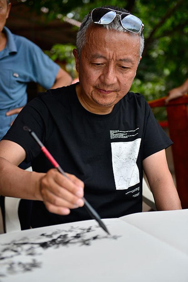 �������е�é�_