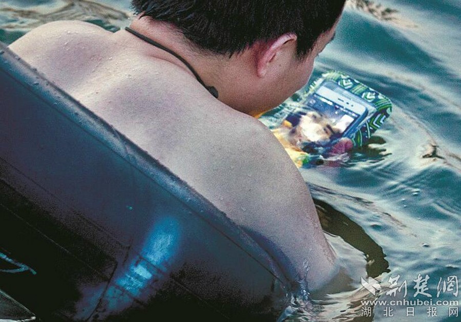 2017�Ї����W�j�lչ��r�yӋ����@ʾ������2017��6�£��҇��W��Ҏģ�_��7.51�|���֙C�W��Ҏģ�_7.24�|���������֙C̫�^�������˂�����������y�����c���e�r�g������ԕ������R���վo�֙C�����֙C��ס����桱��ˮ�ϣ��˂�Ҳ��Ը�ӓu�@�����T���������c���������ˮ�Ϙ��@������һ�˱�һ���֙C�����ٻ������������������H����Ӿ�����Lֻ��Լ����^���֙C�������]ע�⺢�ӵ�һĘ�o�Ρ� �D�飺�c�֙Cһͬ��������