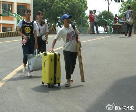 �V��һ�W(xu��)У�������ȡ֪ͨ���W(xu��)�� У�����]��λ