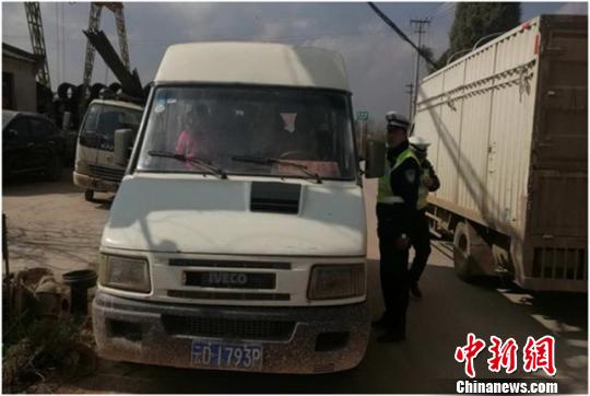 ����һ��У܇�����س��d ���d7�˾��D33��