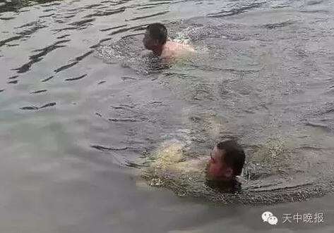 �v�R��ɺ�ͯ��ˮ���� �����ѳɺ��ӵ�һ����